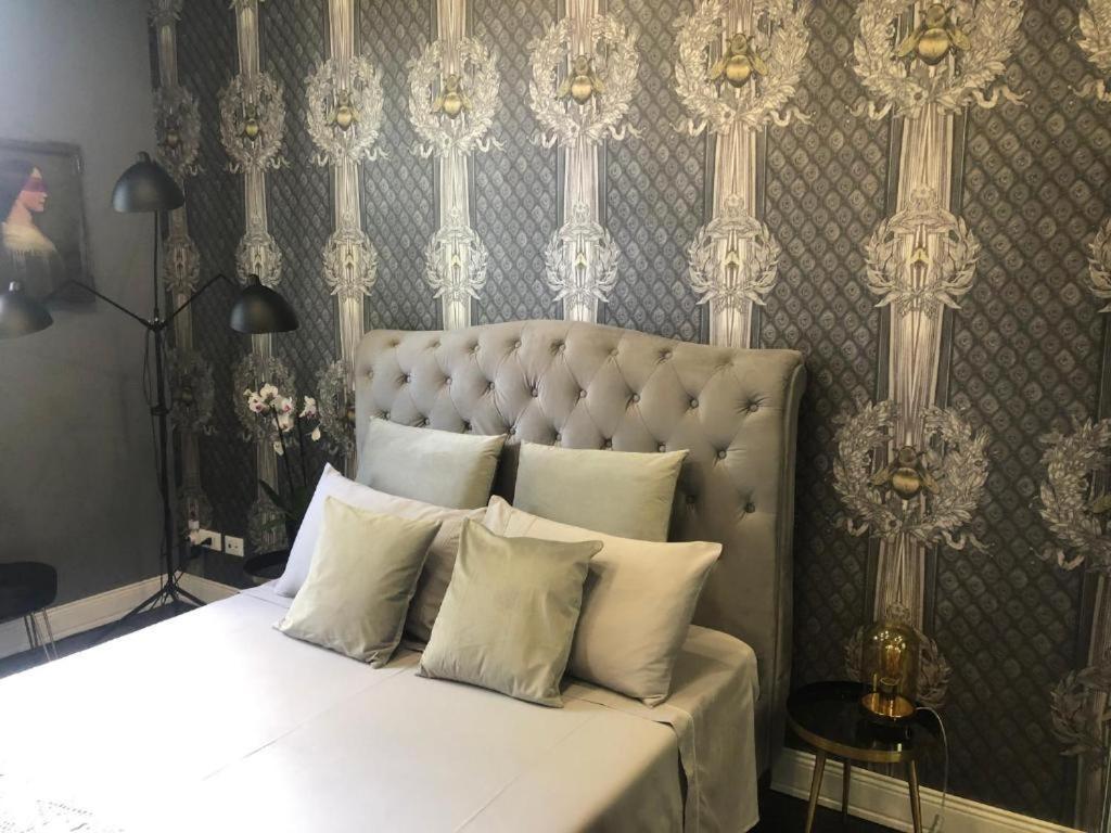 Lippi 42 Single Room's In With Garden Affittacamere *